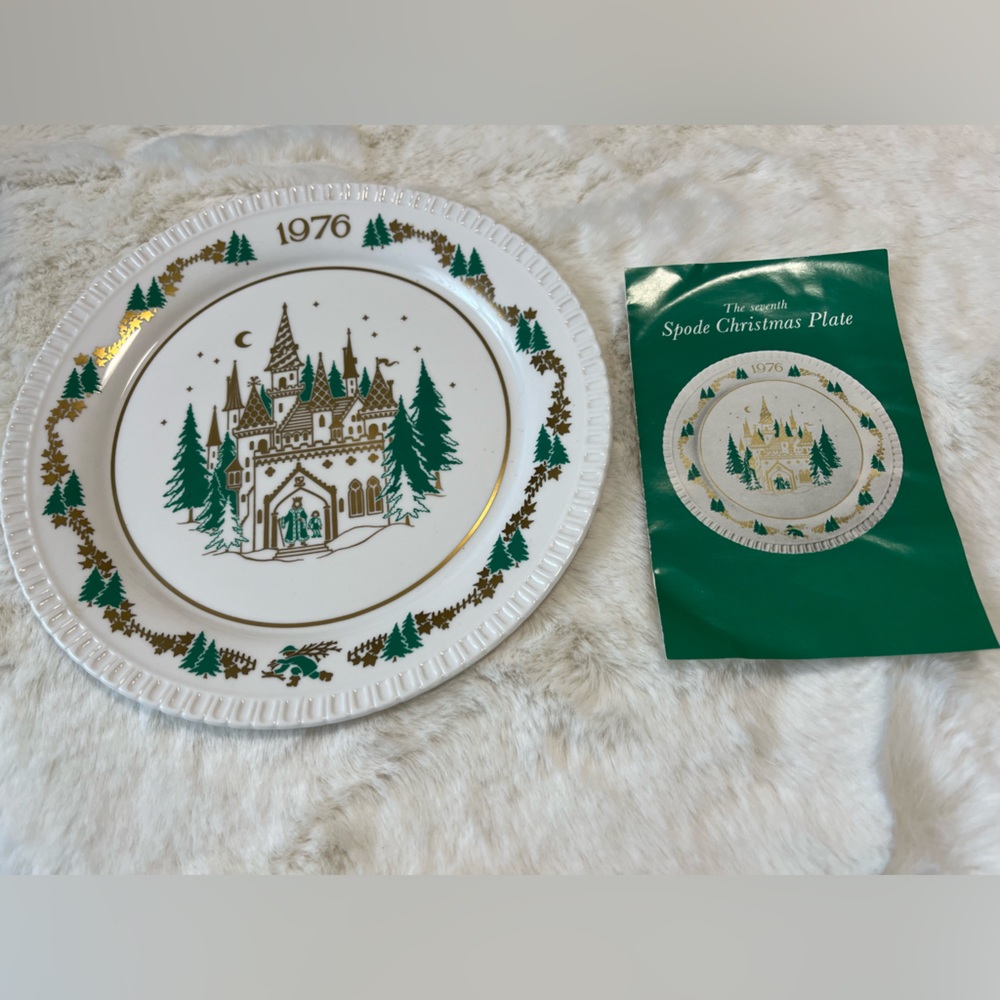 The seventh Spode Christmas Plate a limited production for the year 1976